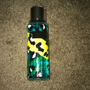 Exotic kiss body spray